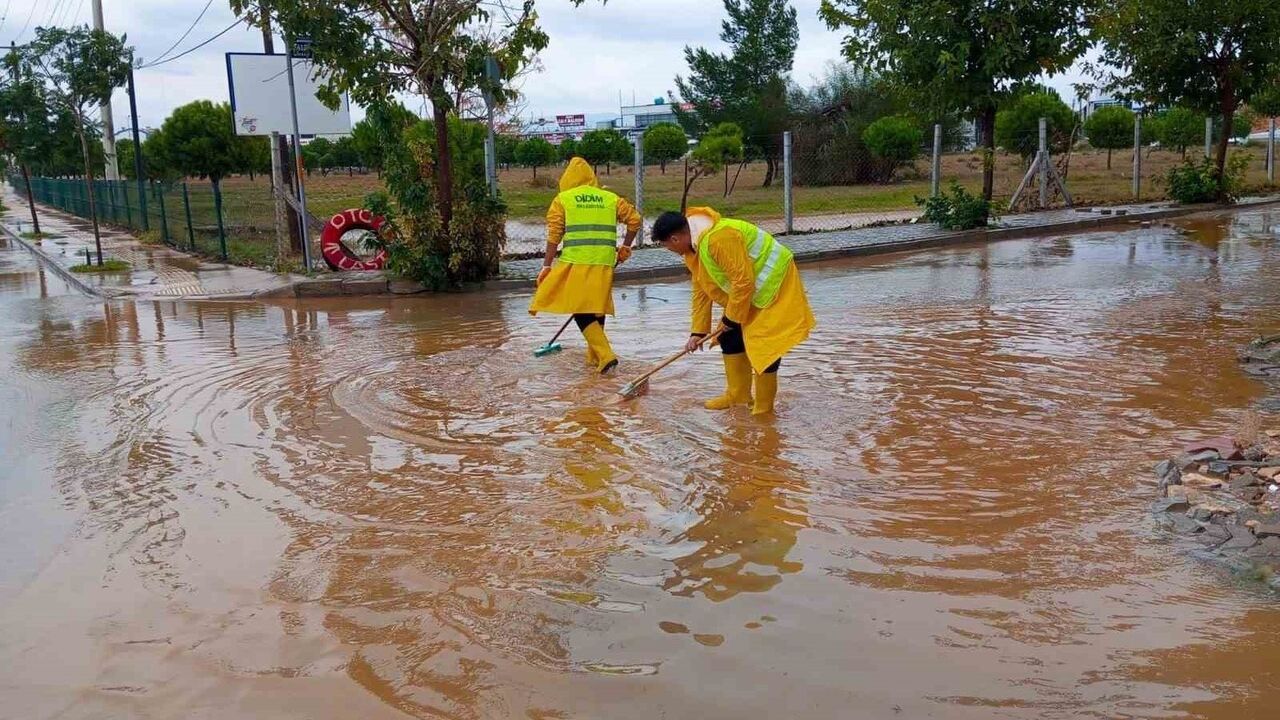 Didim Belediyesi'nden yoğun yağışa hızlı müdahale