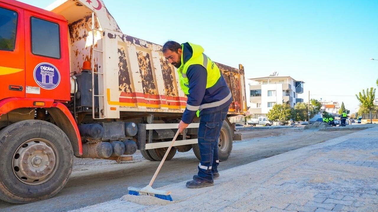 Didim'de yol yenileme çalışmaları tüm hızıyla sürüyor