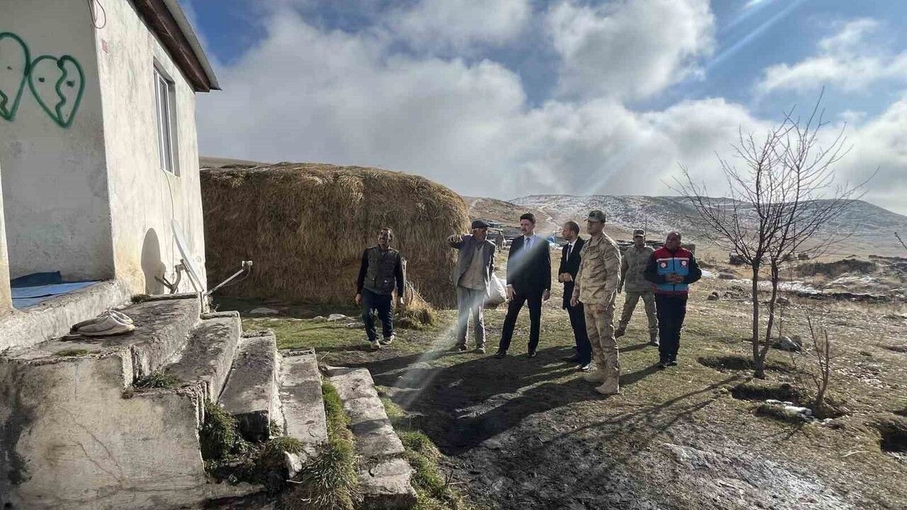 Digor Kaymakamı Ahmed Tayyip Kahraman köy ziyaretlerini sürdürüyor