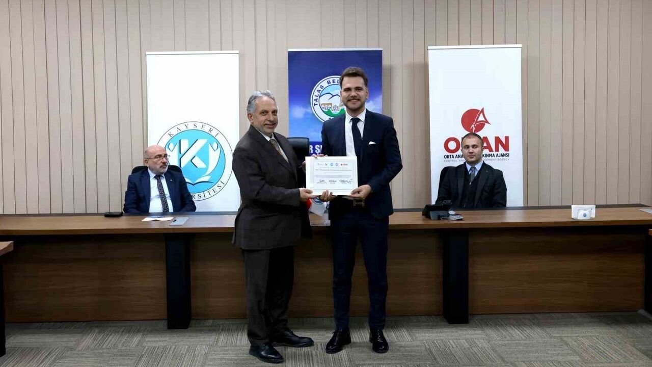 Dijital Görselleştirme ve Tasarım Araçları Eğitimi Tamamlandı