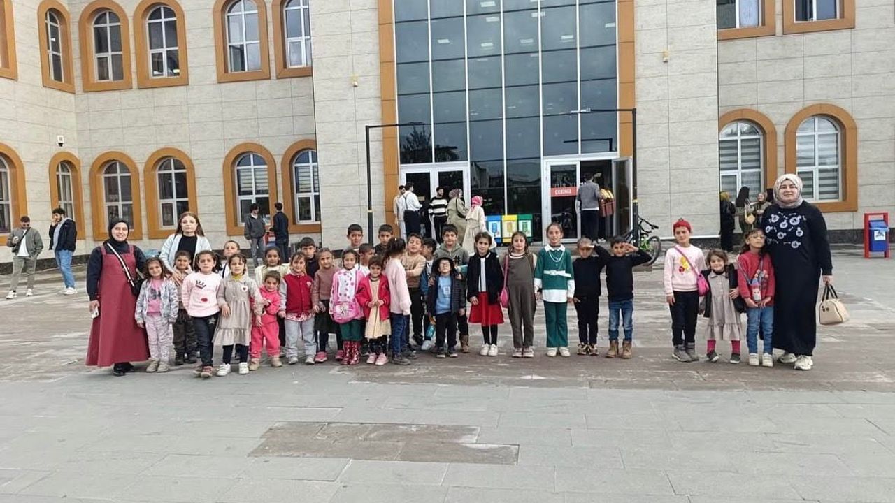 Diyadin'de Bulgurlu Köyü İlkokulu Öğrencilerine Sinema Etkinliği