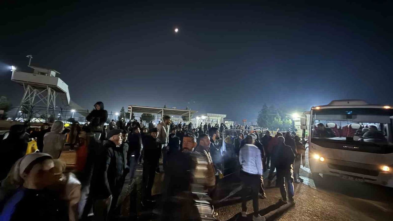 Diyarbakır'da 11'inci Yargı Paketiyle tahliye olanlar davul zurnayla karşılandı