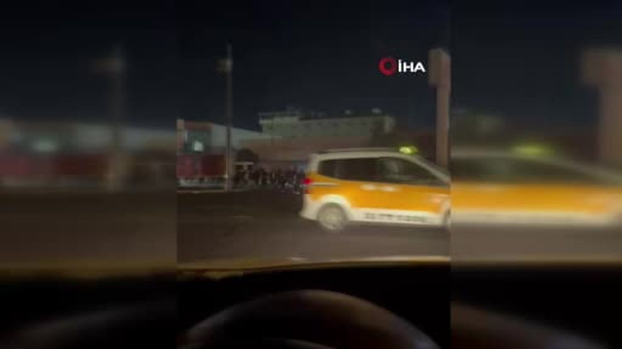 Diyarbakır'da düğün sonrası kavga: damat yerde yatan kişiye siper oldu