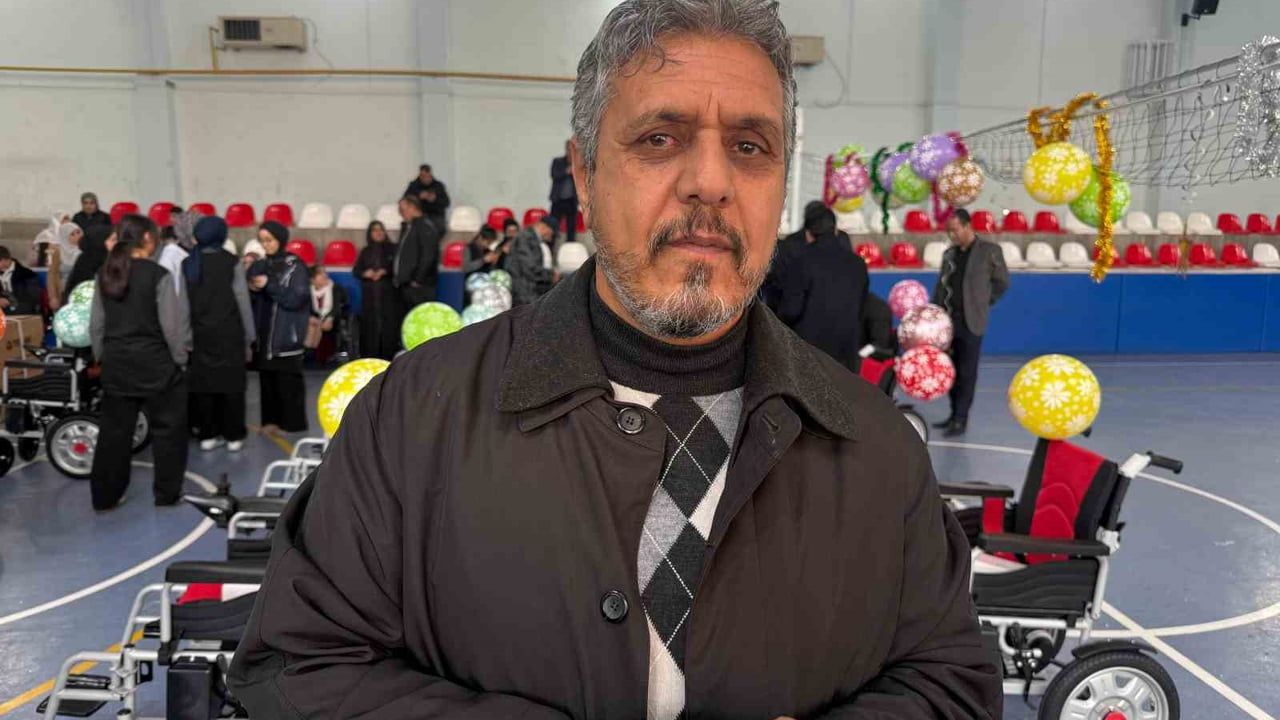 Diyarbakır'da hayırseverlerden 20 akülü sandalye bağışı
