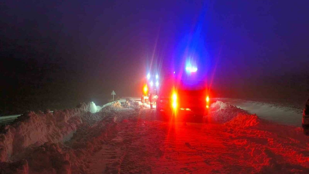 Diyarbakır'da Kar Ulaşıma Etkiledi: 500'den Fazla Araç Güzergahlarda Mahsur