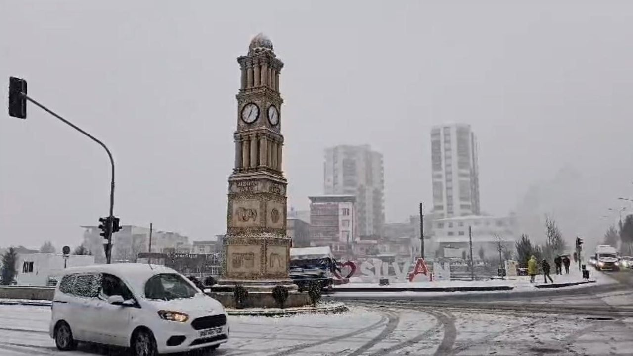 Diyarbakır'da kar yağışı: Dört ilçede eğitime 1 gün ara