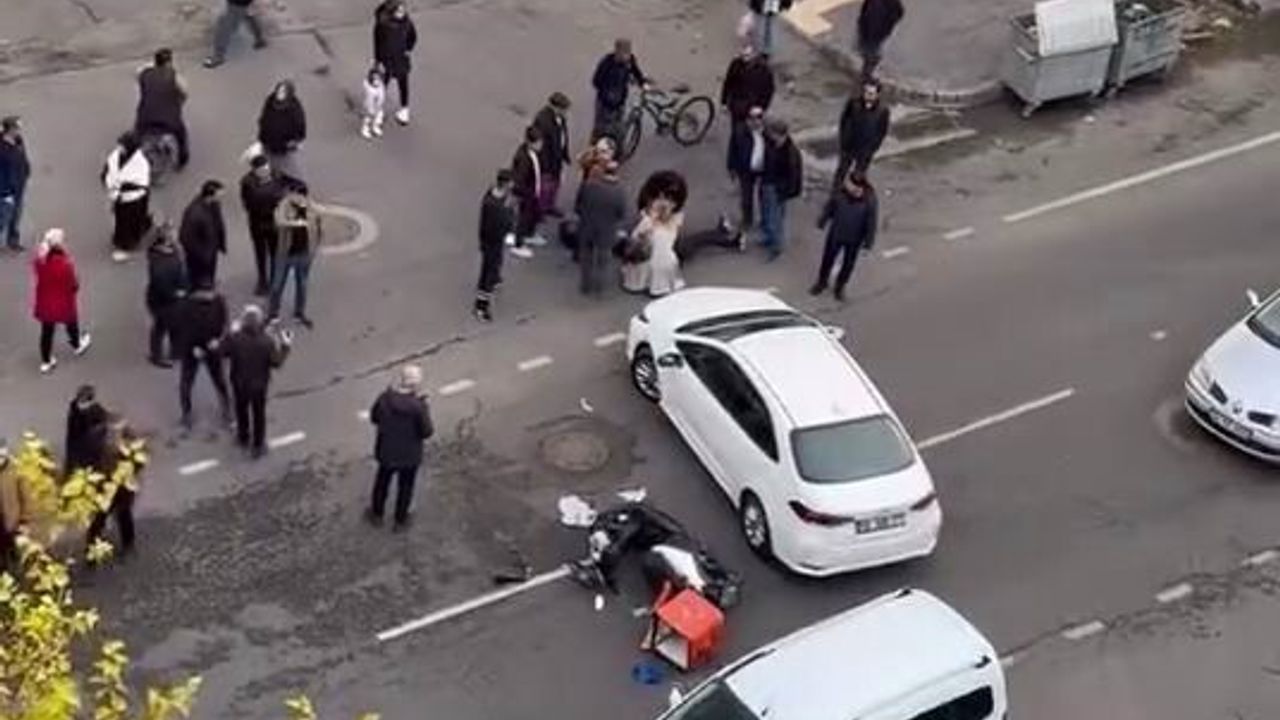Diyarbakır'da motosikletli kuryeye çarpan otomobil: kurye yaralandı