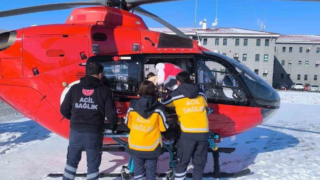 Diyarbakır'da sağlık ekipleri karla mücadelede zamanla yarıştı