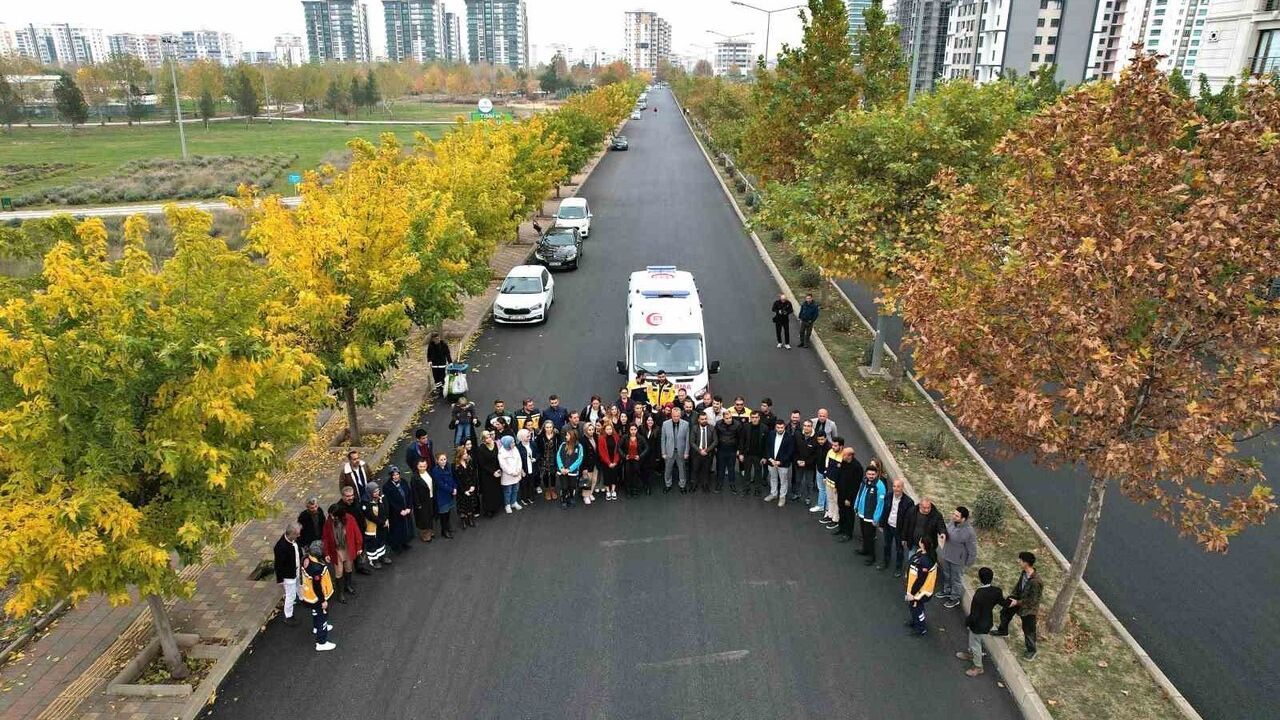 Diyarbakır’da trafik için fermuar sistemi sahada uygulamalı gösterildi