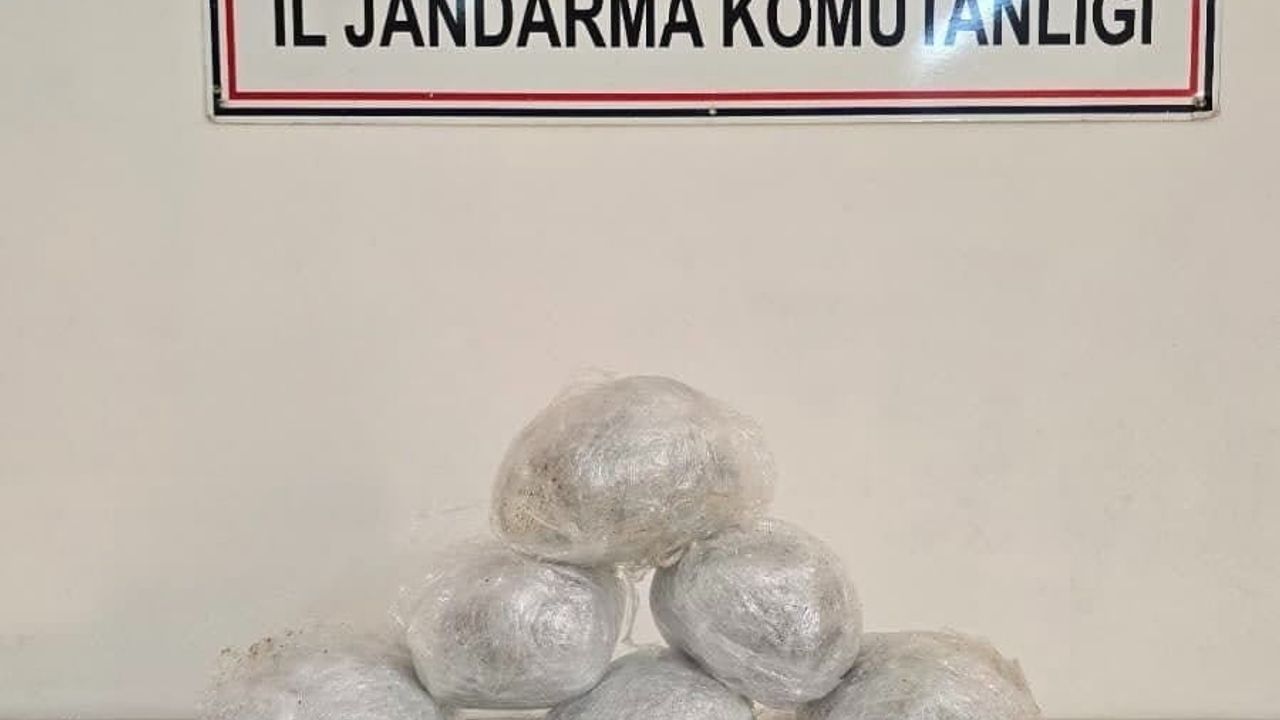 Diyarbakır’daki jandarma operasyonunda 32 kilo esrar ele geçirildi