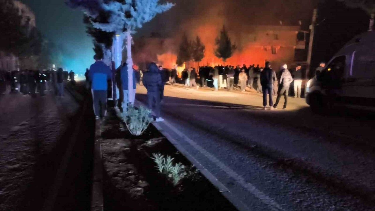 Diyarbakır Dicle'de hırdavat dükkanı yangında kullanılamaz hale geldi