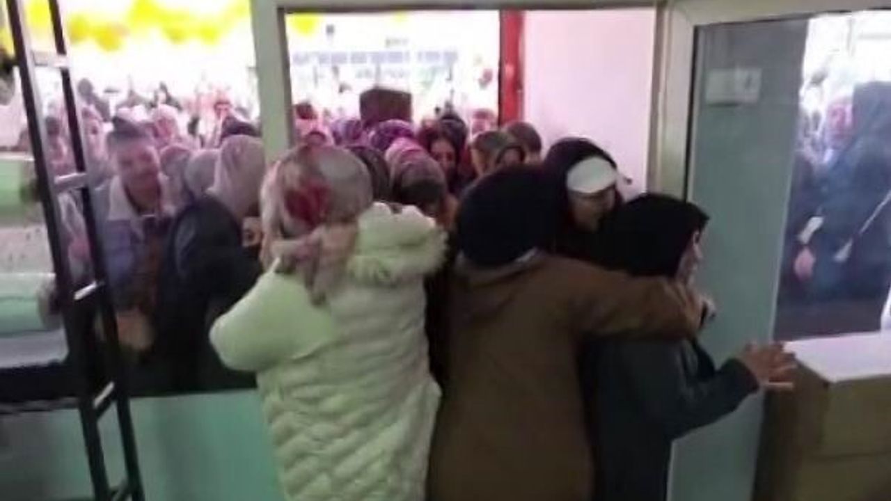 Diyarbakır Ergani'de ucuzluk pazarı açılışında izdiham