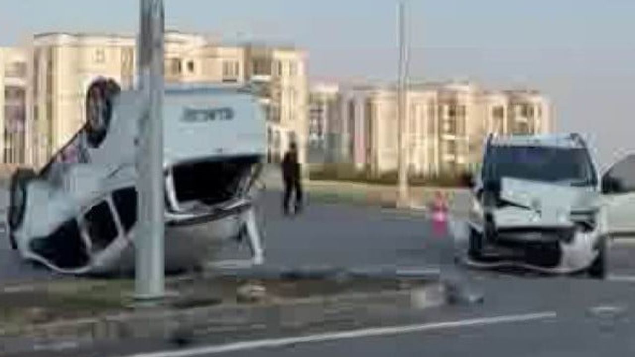 Diyarbakır Oğlaklı Mahallesi'nde Trafik Kazası: Bir Araç Ters Döndü, 2 Yaralı