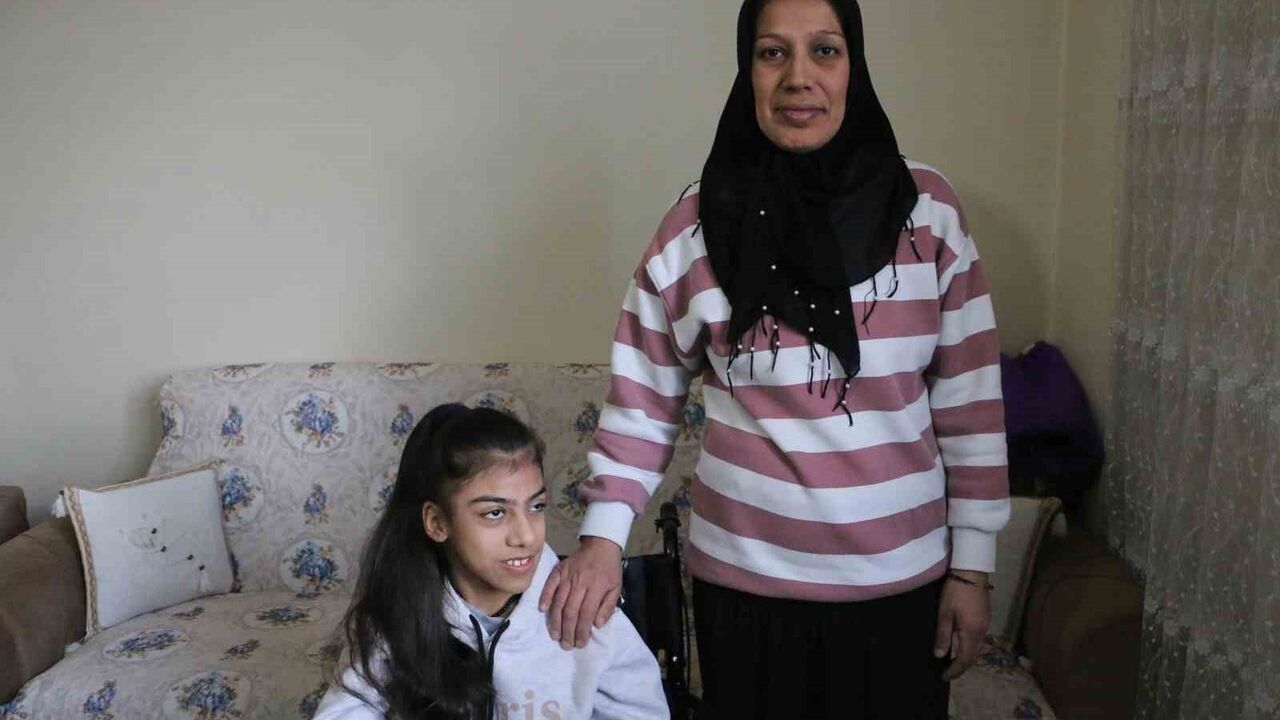 Diyarbakırlı Engelli Kıza Devlet Bahçeli Adına Tekerlekli Sandalye Desteği