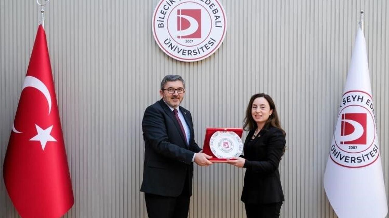 Doç. Dr. Gülşah Çongur'a 'Bilim Hizmet' ödülü