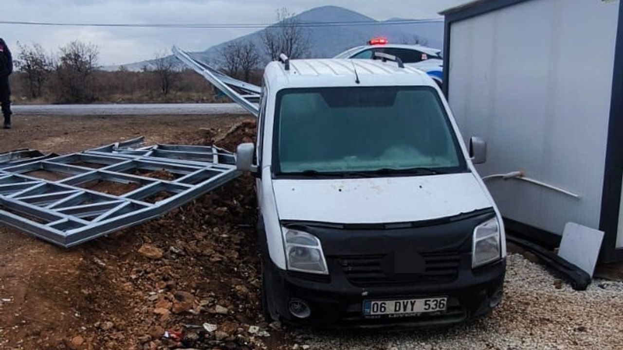 Doğanşehir'de kamyon devrildi: 1 yaralı