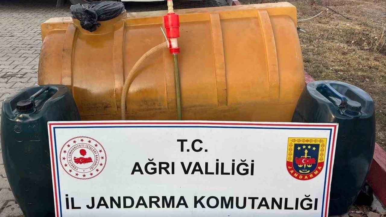 Doğubayazıt'ta yolcu otobüsünde 245 litre kaçak akaryakıt ele geçirildi