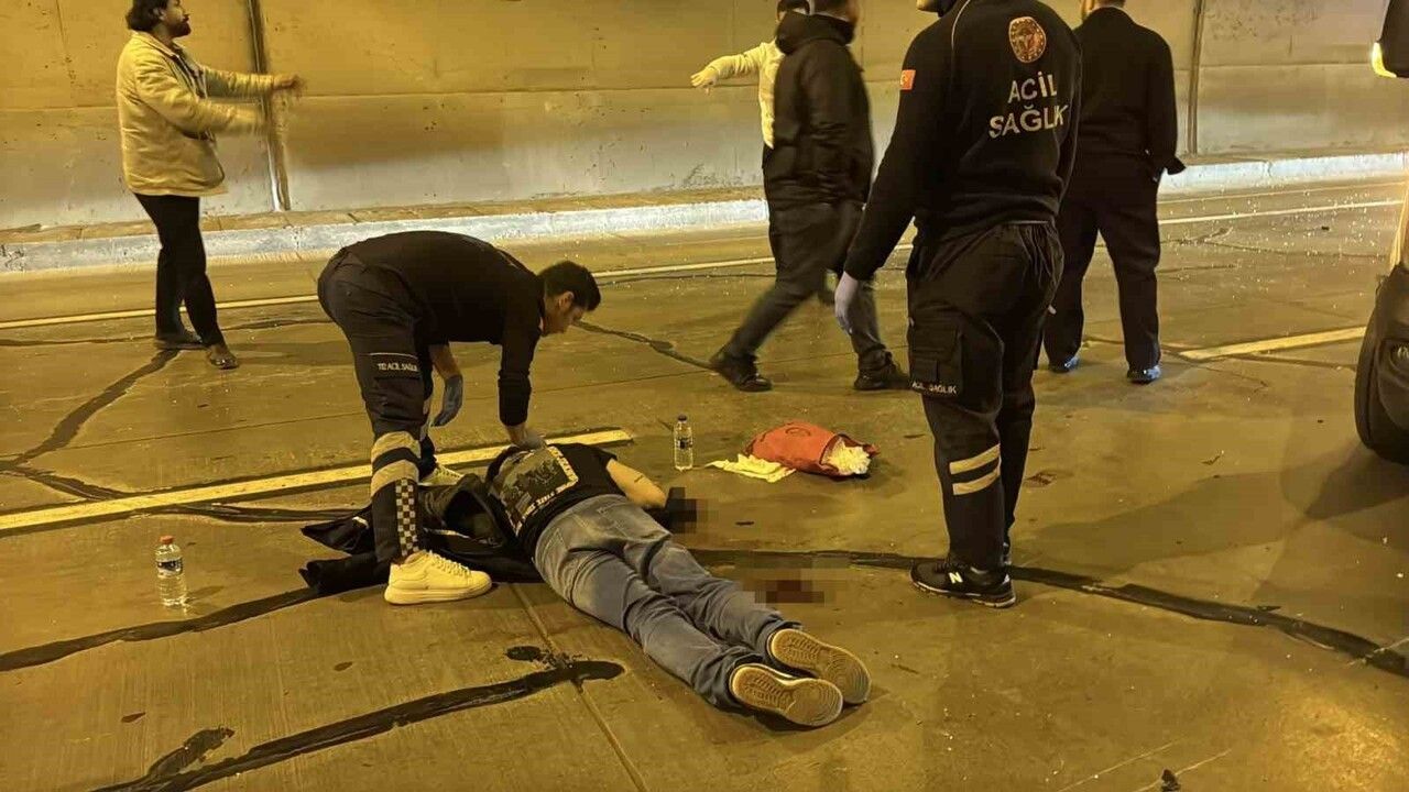 Dolmabahçe-Bomonti Tüneli'nde motosiklet otomobile çarptı: Sürücü ağır yaralandı