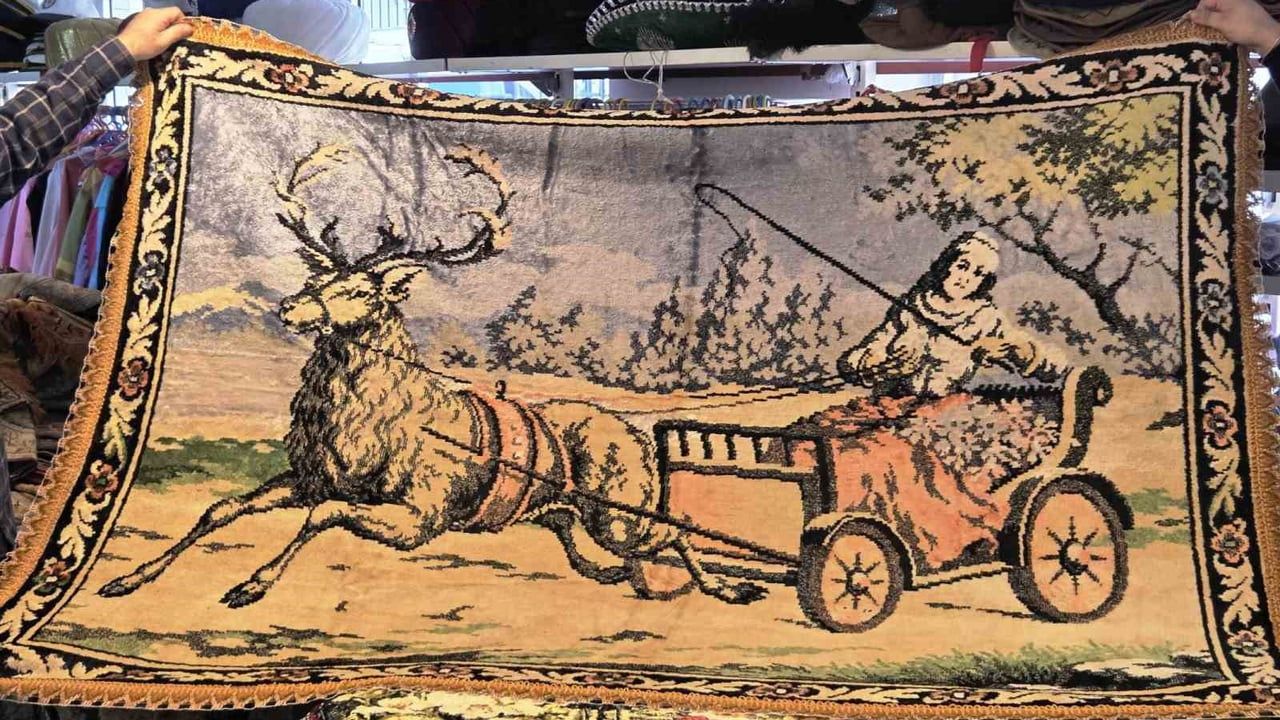 Dünya Halılarıyla Biriktirilen Miras: Seçkin Esen’in 150 Halılık Koleksiyonu