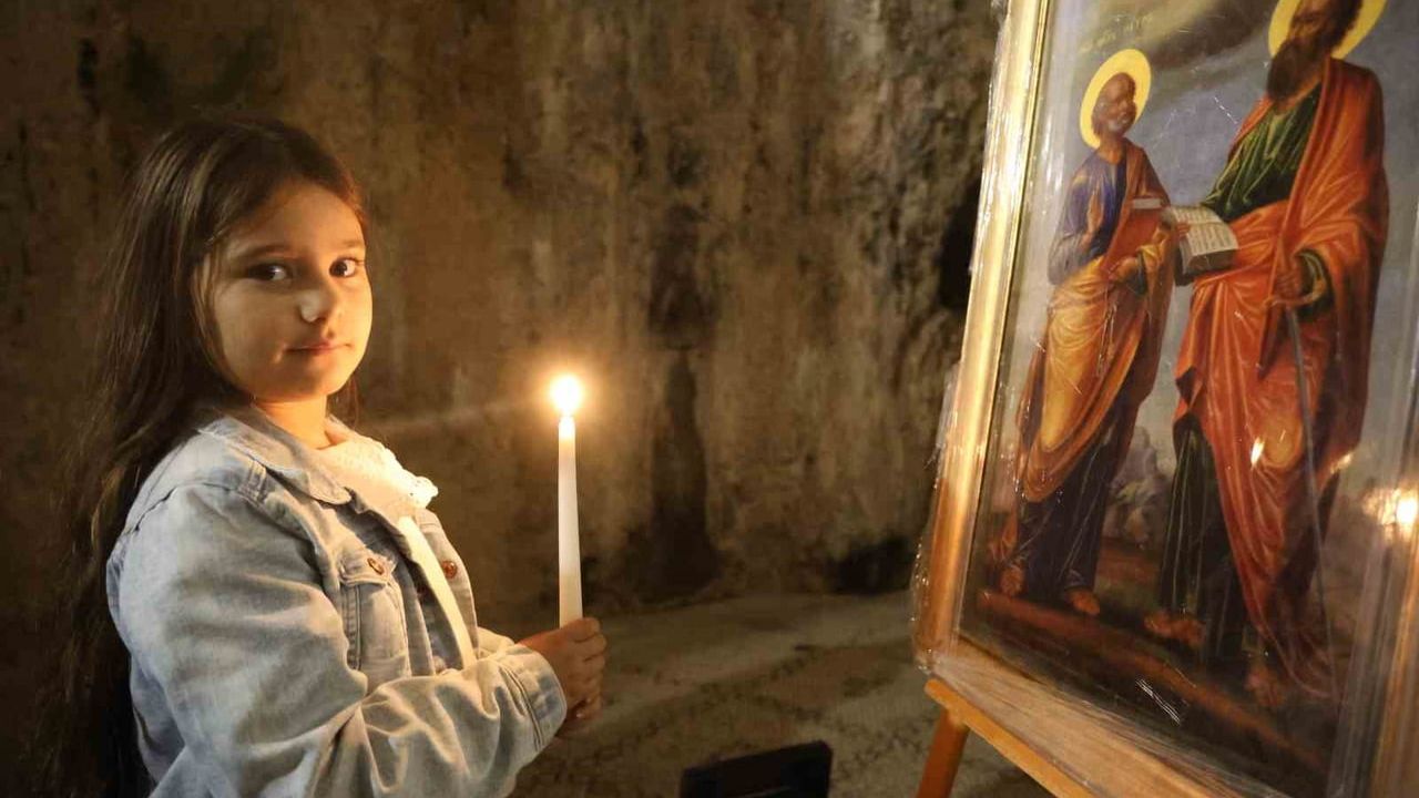 Dünya’nın ilk mağara kilisesi Saint Pierre'de Noel ayini