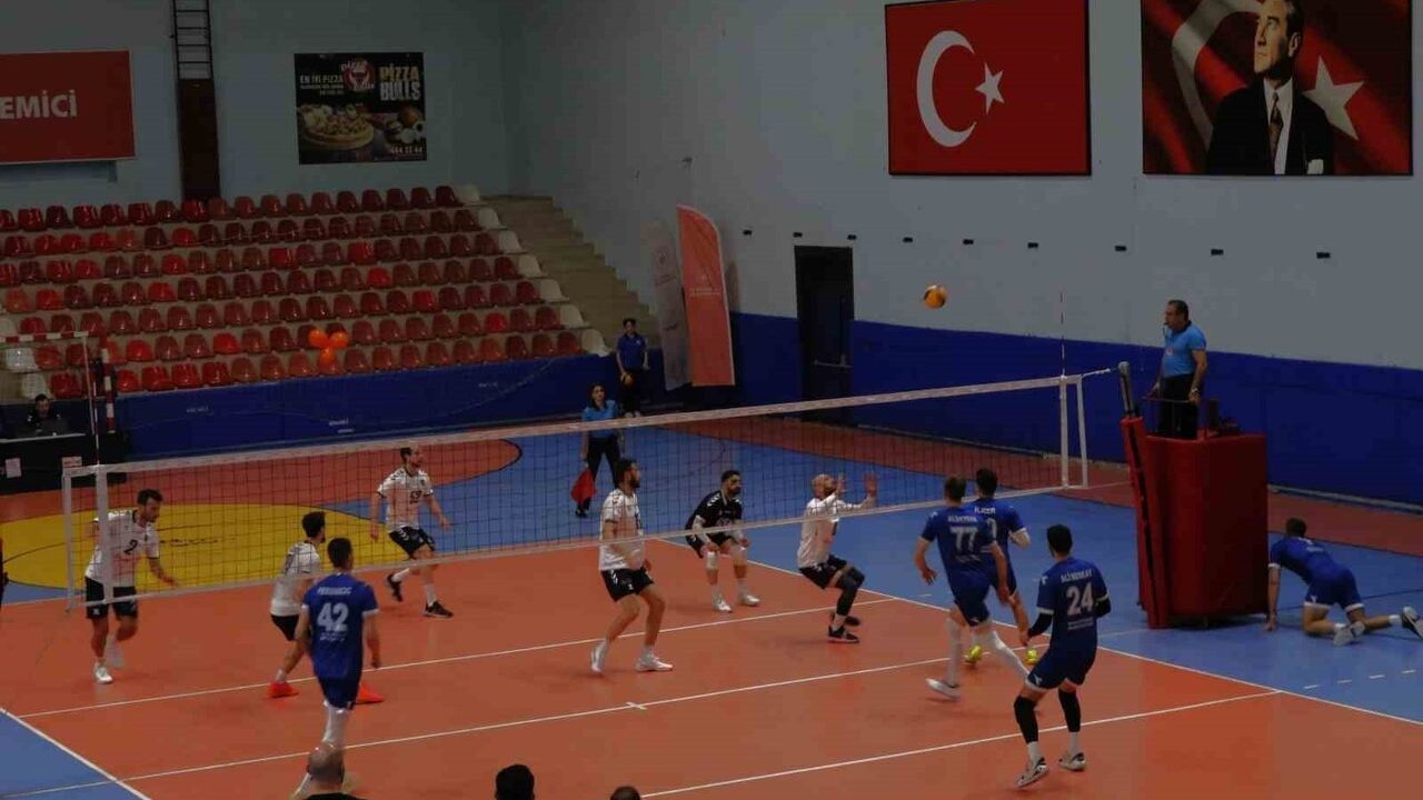 Düzce Belediyesi Spor Akademisi evinde Niksar Belediyespor'u 3-1 mağlup etti
