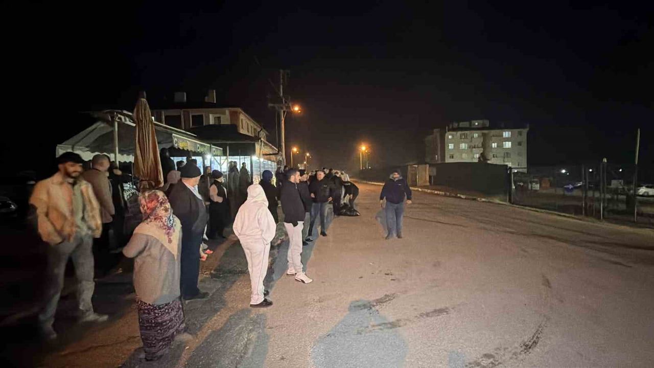 Düzce Cezaevinden 326 Kişi Tahliye Edildi, Yakınları Beyaz Güvercinlerle Karşıladı