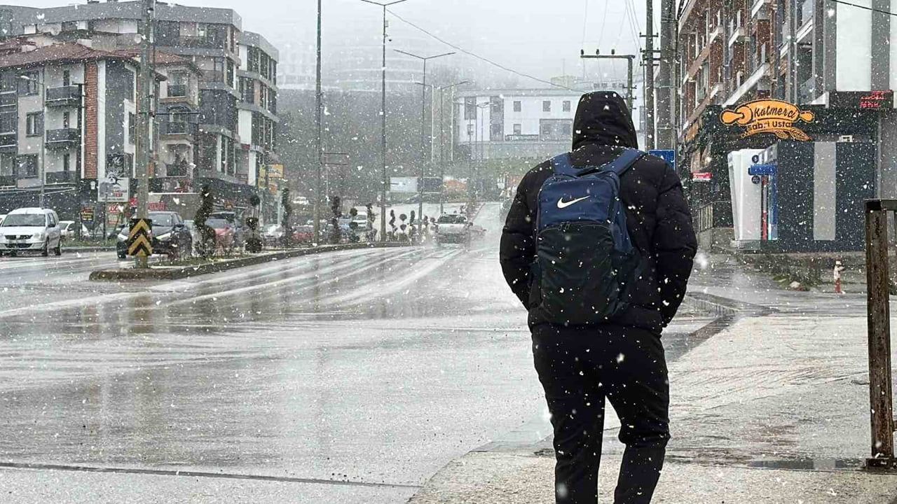 Düzce'de 29 Aralık 2025 Pazartesi Okullar 1 Gün Tatil Edildi