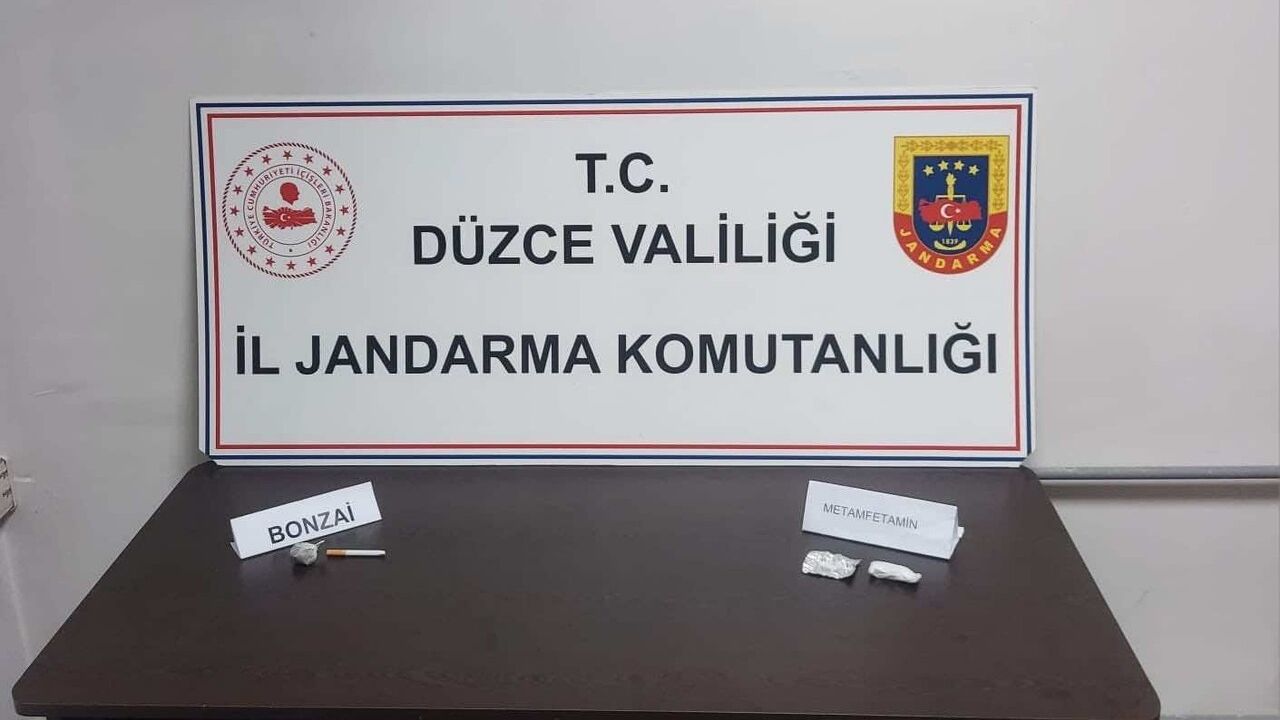 Düzce'de araç havalandırma menfezinden uyuşturucu bulundu