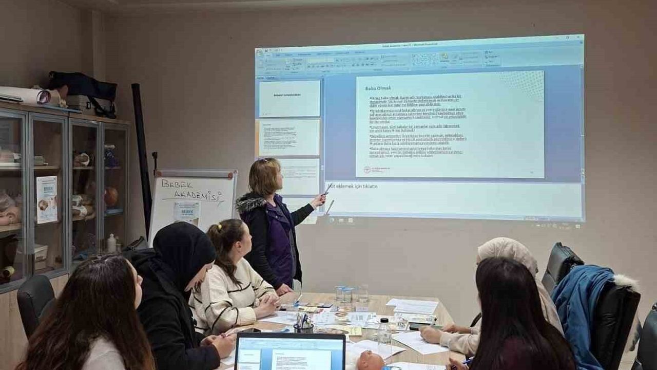 Düzce'de Gebe Okulu ve Bebek Akademisi eğitimleri sürüyor