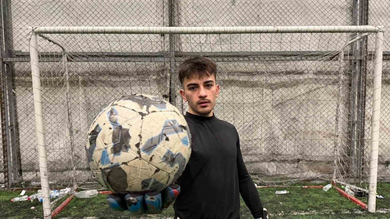 Düzce'de iletişim öğrencisi 'kiralık kaleci' olarak gelir sağlıyor