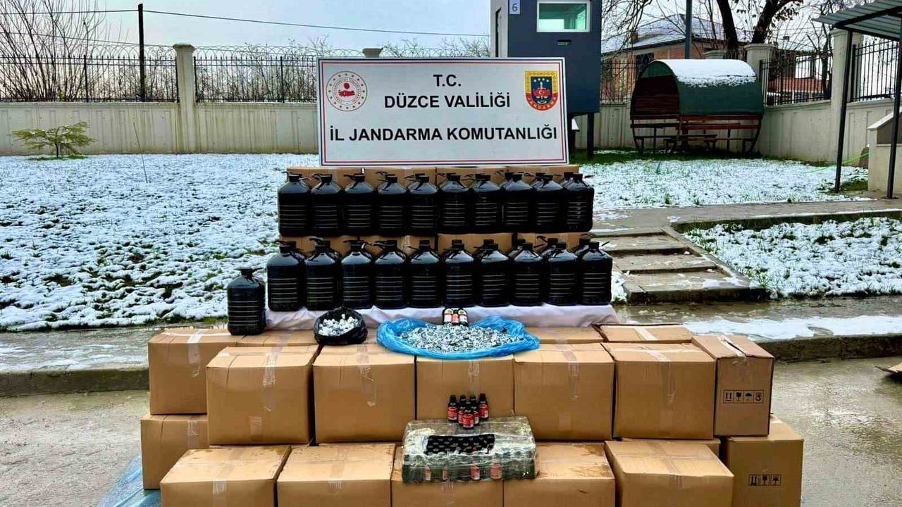 Düzce'de Jandarma'dan yeni yıl öncesi kaçak alkol operasyonu
