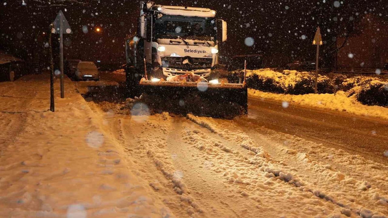 Düzce'de kar: 150 köy yolundan 37'si hâlâ kapalı