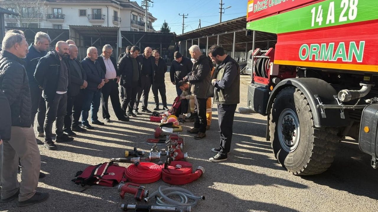 Düzce'de muhtarlara orman yangını eğitimi verildi