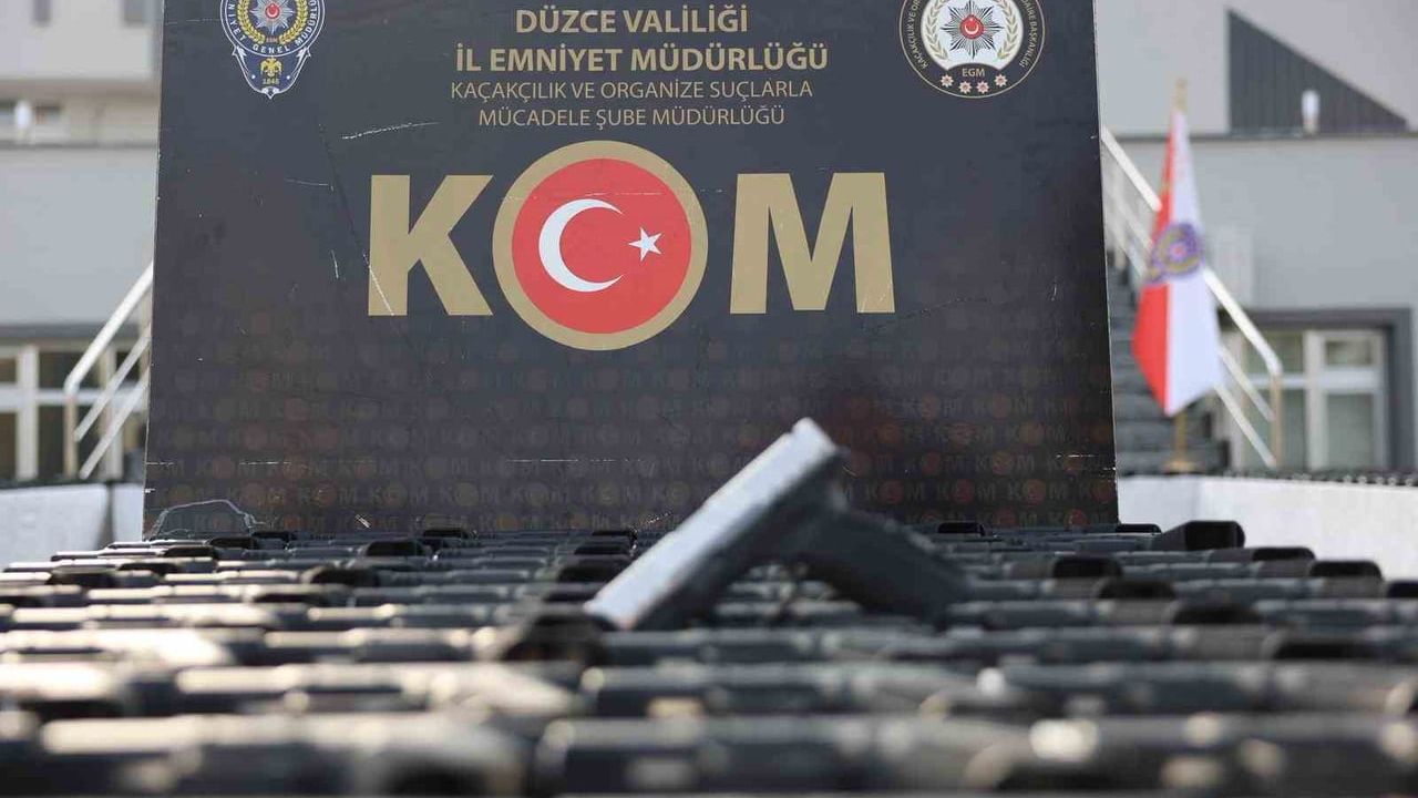 Düzce'de polis ve jandarmadan yılbaşı öncesi kaçak alkol operasyonu