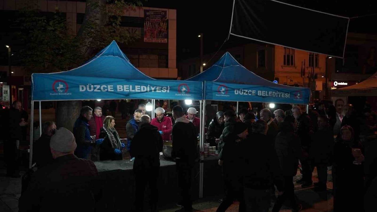 Düzce'de Regaip Kandili'nde Helva İkramı