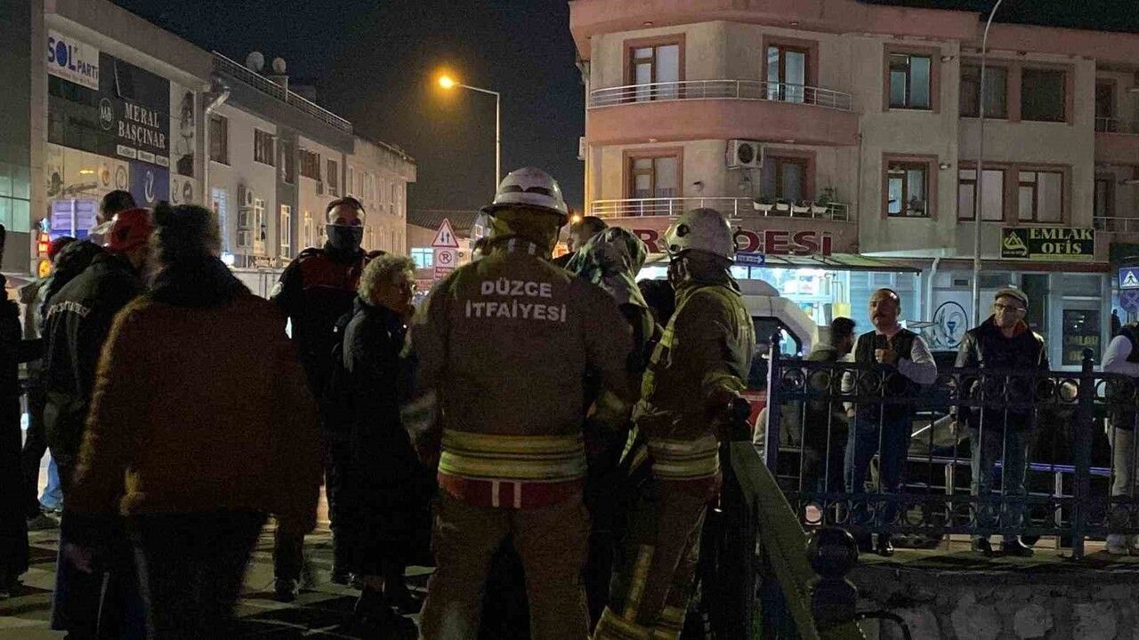 Düzce'de Şakuç Köprüsünde Genç Kadın Kurtarıldı