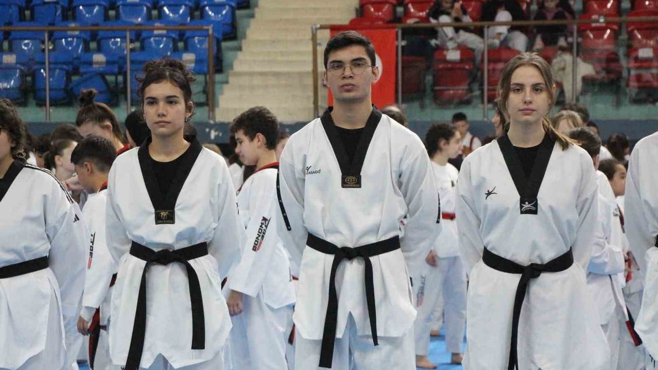Düzce'de Taekwondo Siyah Kuşak Dan/PUM Terfi Sınavı Gerçekleştirildi