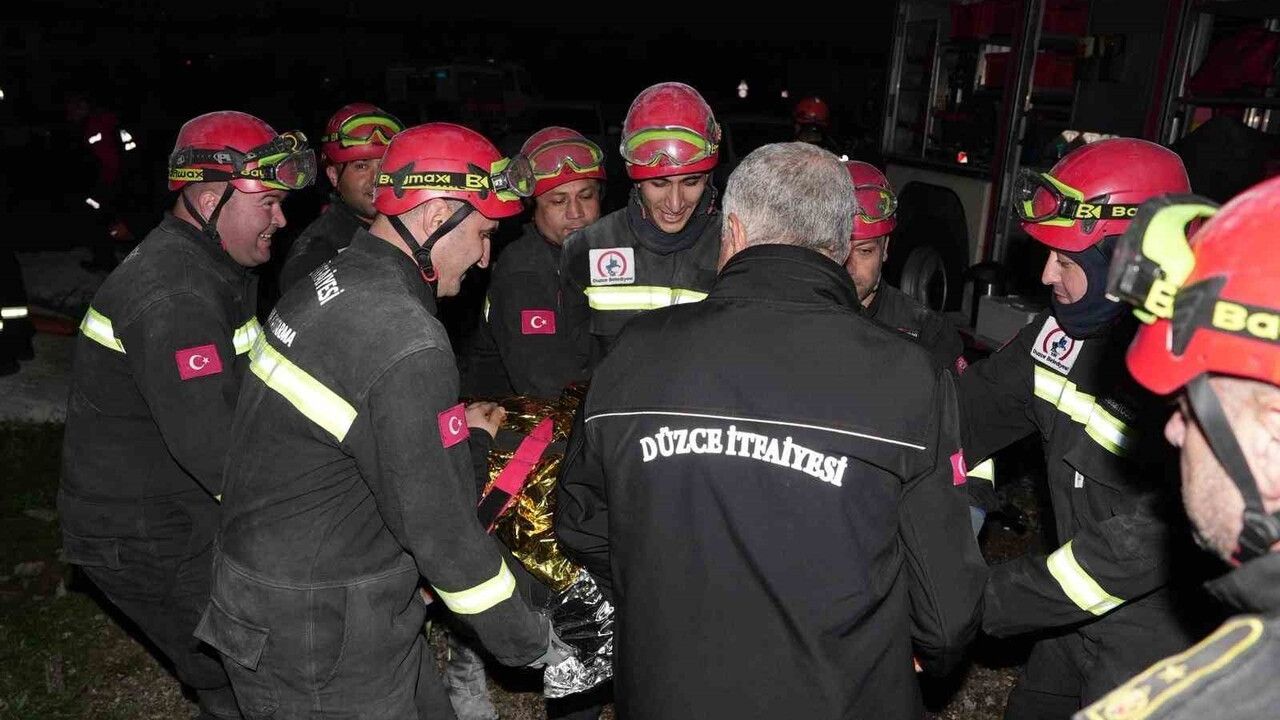 Düzce İtfaiyesi Enkazda Arama Kurtarma Eğitimini Tamamladı