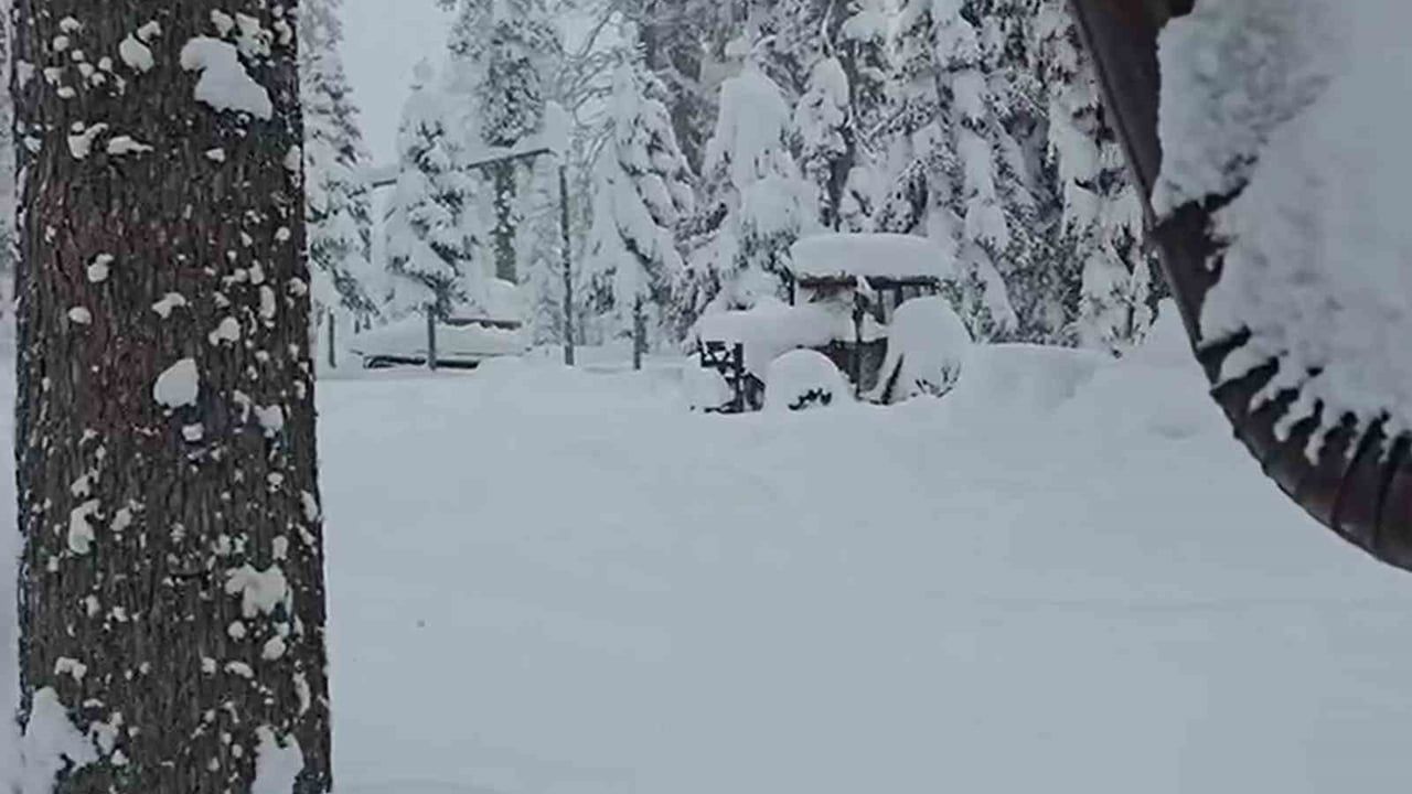 Düzce’nin yüksek kesimlerinde kar 1,5 metreye ulaştı