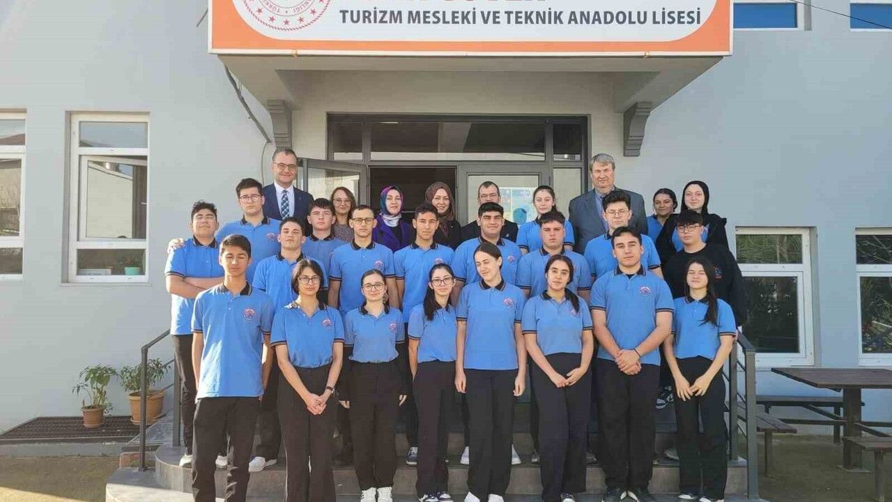Düzce Üniversitesi ile Akçakoca Süha Güven Lisesi arasında Eğitim İş Birliği Protokolü