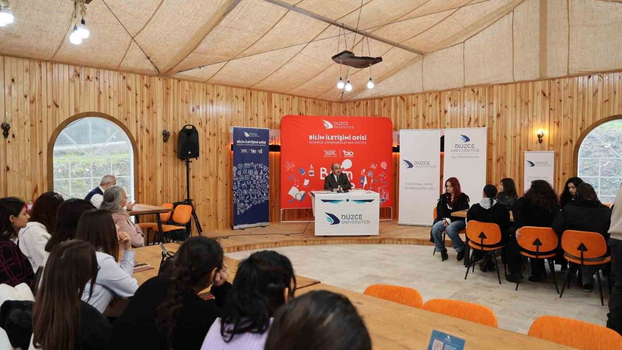 Düzce Üniversitesi'nde 'Her Yönüyle Mehmet Akif' Bilim Kafe'si