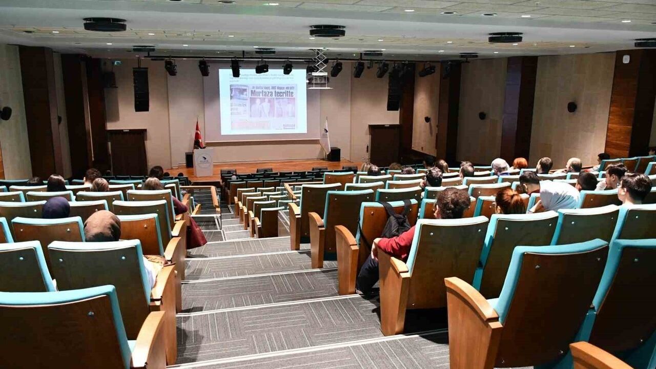 Düzce Üniversitesi'nde HIV/AIDS farkındalık eğitimi — Türkiye'de yüzde 450 artış vurgulandı