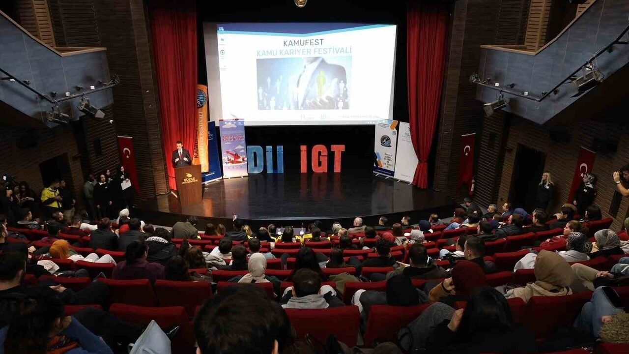 Düzce Üniversitesi'nde Kamufest: Kamu Kariyeri Öğrencilerle Buluştu