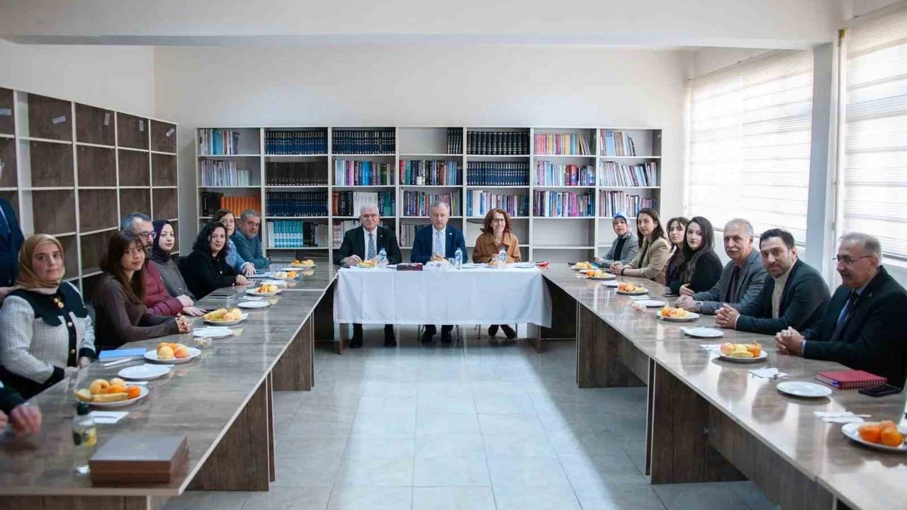 EBYÜ Sağlık Birimlerinde Memnuniyet Anketleri Değerlendirildi