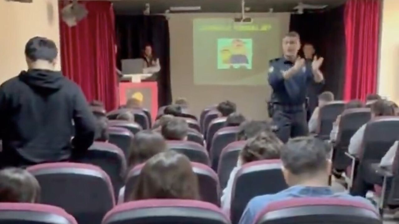 Eceabat’ta öğrenciler siber güvenlik ve zorbalık konularında bilgilendirildi