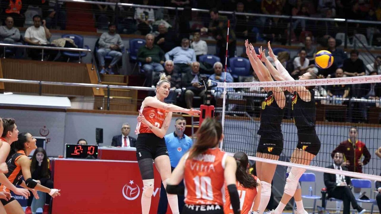 Eczacıbaşı Dynavit deplasmanda Göztepe’yi 3-0 yendi