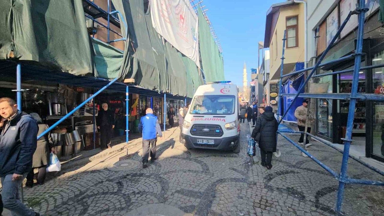 Edirne'de bozuk kaldırım taşına takılan kadın düştü, yaralandı