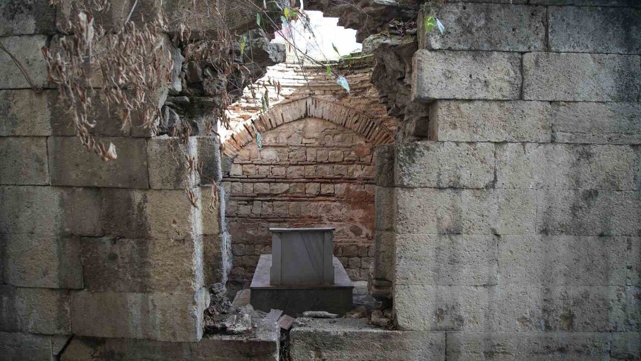 Edirne'de Kesik Baş Baba Türbesi yıkılma tehlikesiyle karşı karşıya