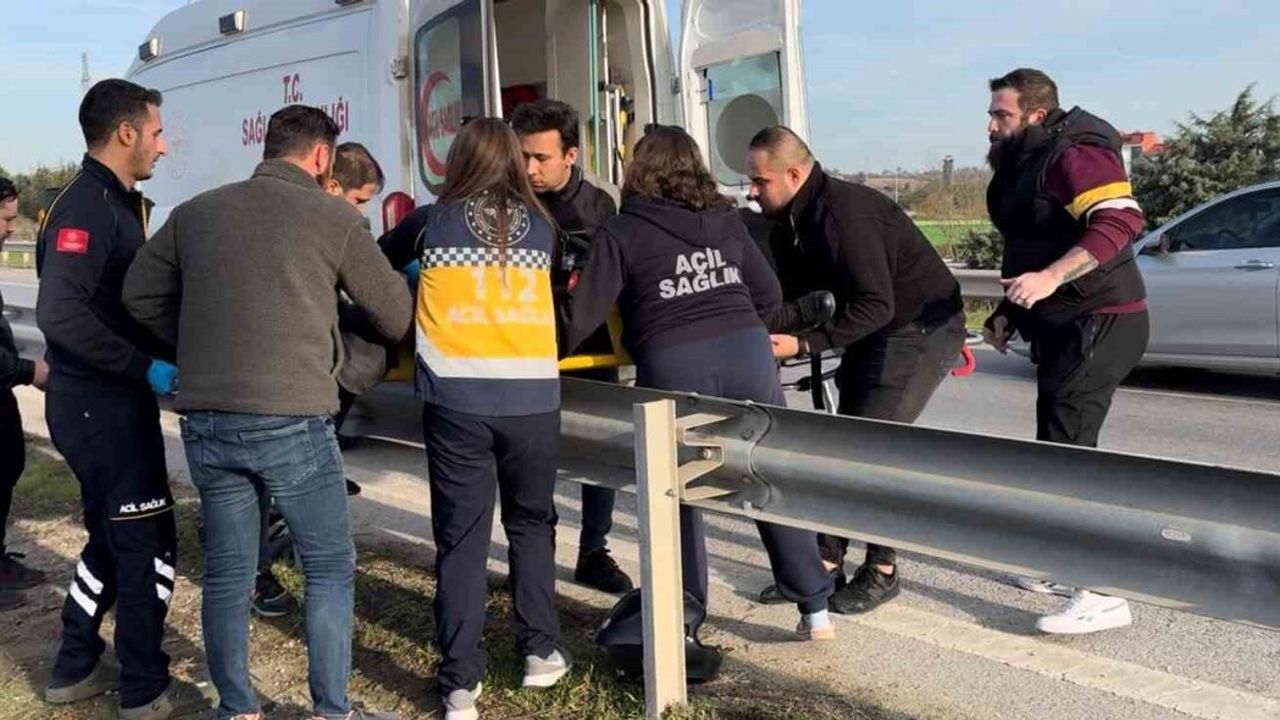 Edirne'de motosiklet bariyere çarptı: Üniversite öğrencisi ağır yaralandı