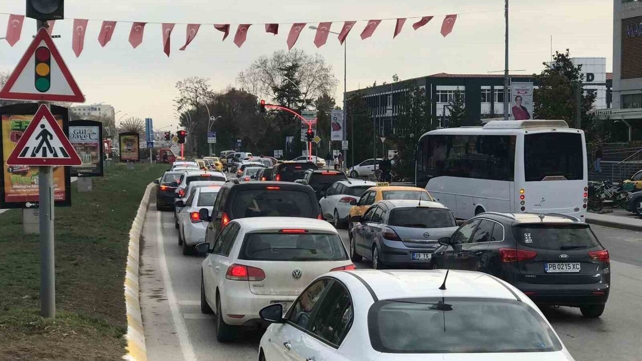 Edirne’de trafiğe kayıtlı araç sayısı 207 bin 555’e ulaştı